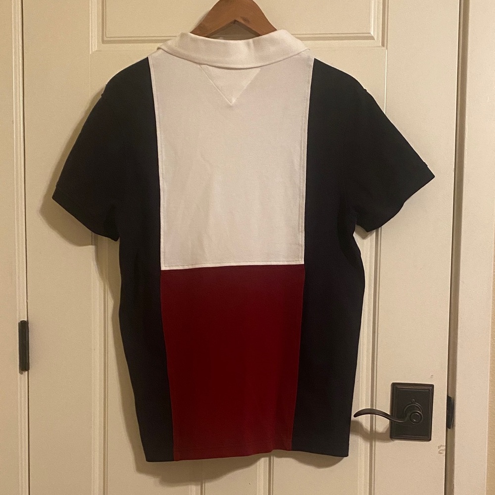 NWOT Tommy Hilfiger Men’s M White Polo with Navy Sleeves & Back Color Block Logo